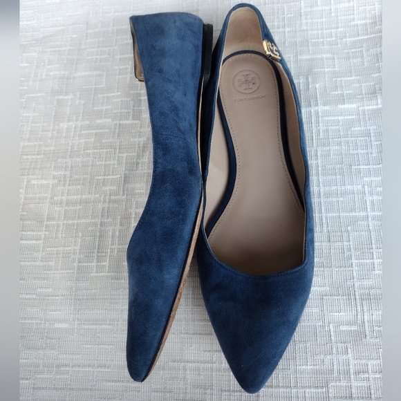 Tory Burch Women's Elizabeth Suede Gold Pin Accent Pointed Flat Blue Pumps 11 - Picture 4 of 12